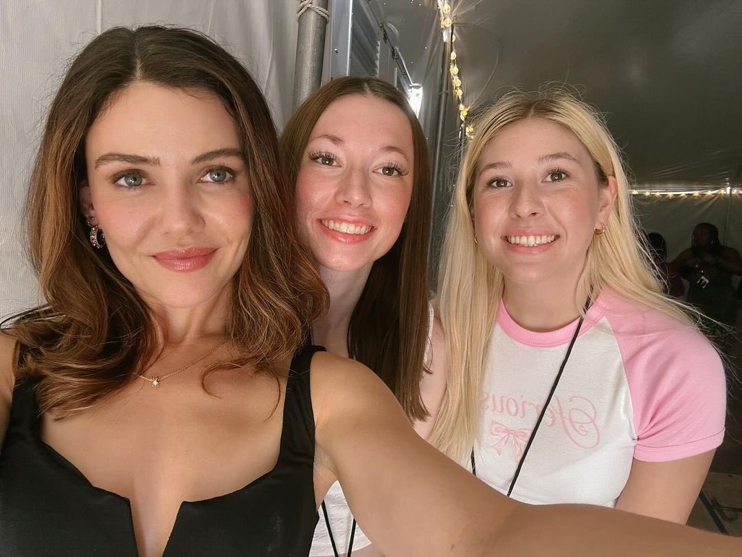 Danielle campbell Fan tweet media