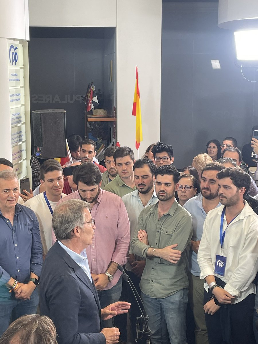 Lorena Diego (@lodiesan) on Twitter photo “El PP ha vuelto a ganar unas elecciones”, dice <a href="/NunezFeijoo/">Alberto Núñez Feijóo</a>. Asegura que los españoles le han dado un triunfo electoral contundente “que estábamos esperando”. “Los muros han perdido y los puentes los vamos a volver a construir”
“Hemos cerrado el ciclo de victorias nacionales” “El PP ha vuelto a ganar unas elecciones”, dice <a href="/NunezFeijoo/">Alberto Núñez Feijóo</a>. Asegura que los españoles le han dado un triunfo electoral contundente “que estábamos esperando”. “Los muros han perdido y los puentes los vamos a volver a construir”
“Hemos cerrado el ciclo de victorias nacionales”