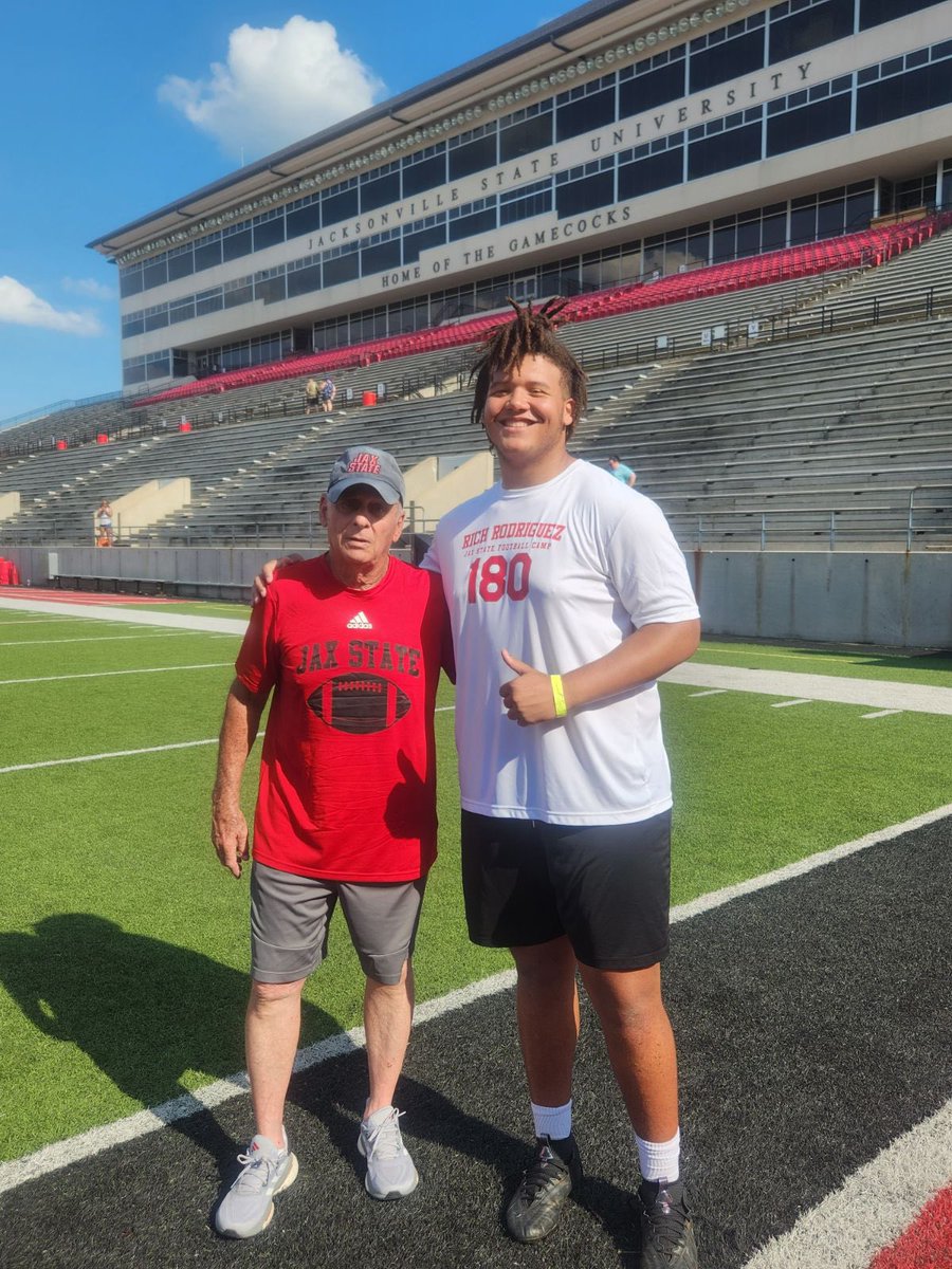 KeriusCockrum's tweet photo. After an amazing day at camp and a great talk with Coach Trickett, i am blessed to receive my first offer from Jax State. Go gamecocks!!!
#agtg  @Coach_Dressler @256Recruiting @GarrettLanger2 https://t.co/T0eHxcMKOZ