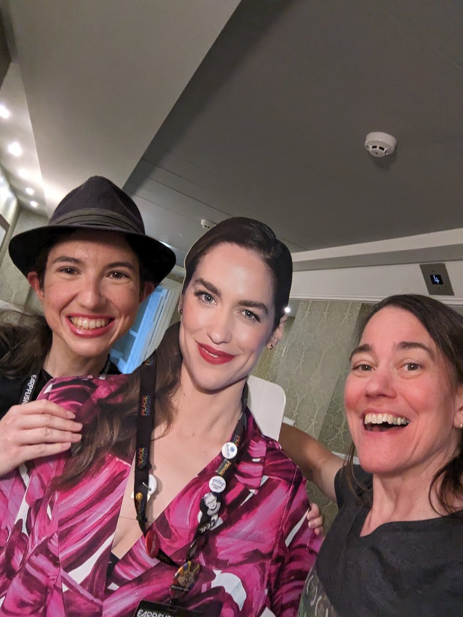 FLampsy's tweet photo. @NParoubek1 Happy #foundfamilysunday โค๏ธ
#WynonnaEarp https://t.co/NATNM1Mk4H