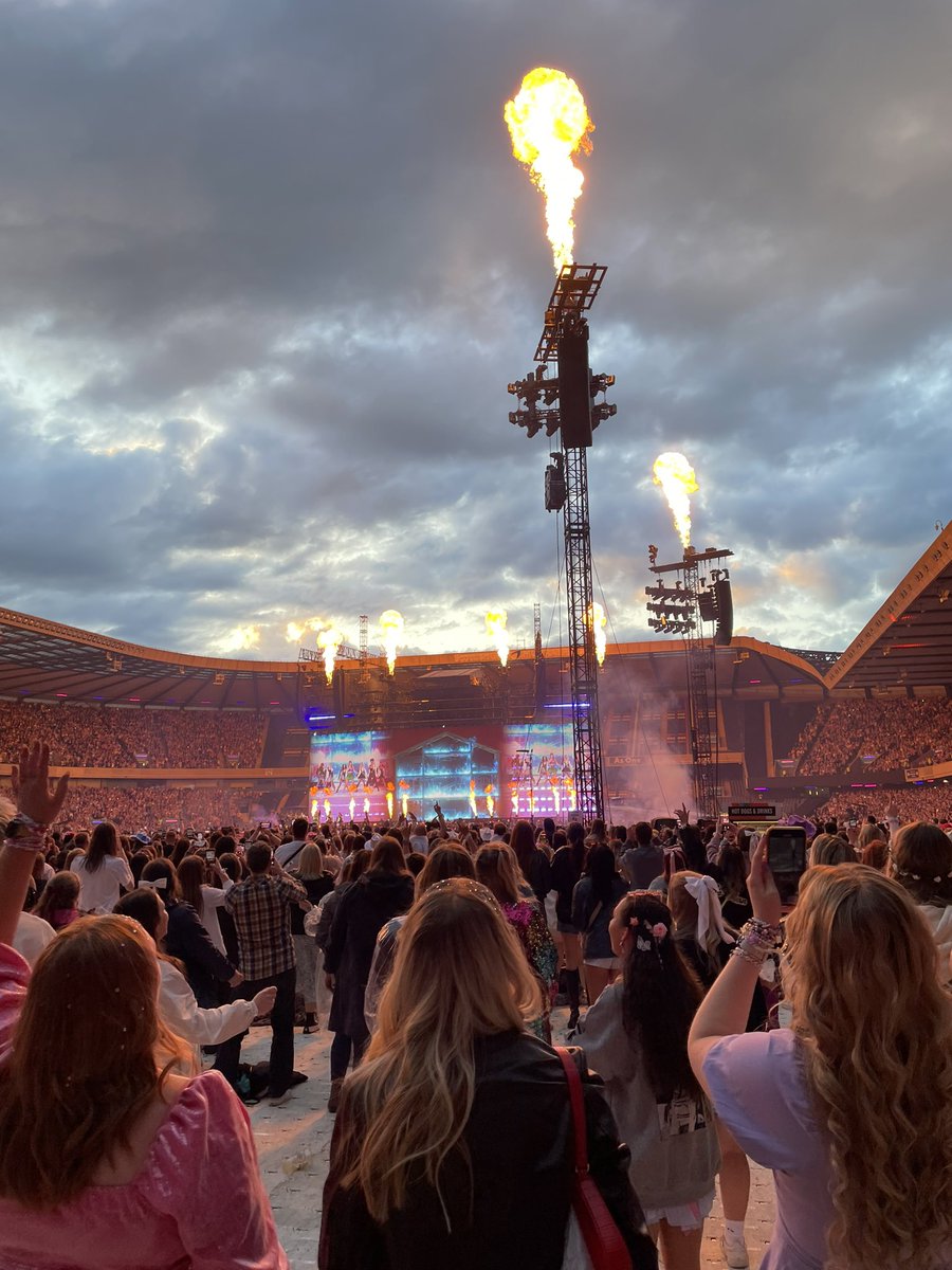 samcrumpy's tweet image. Some Sunday club @taylorswift13