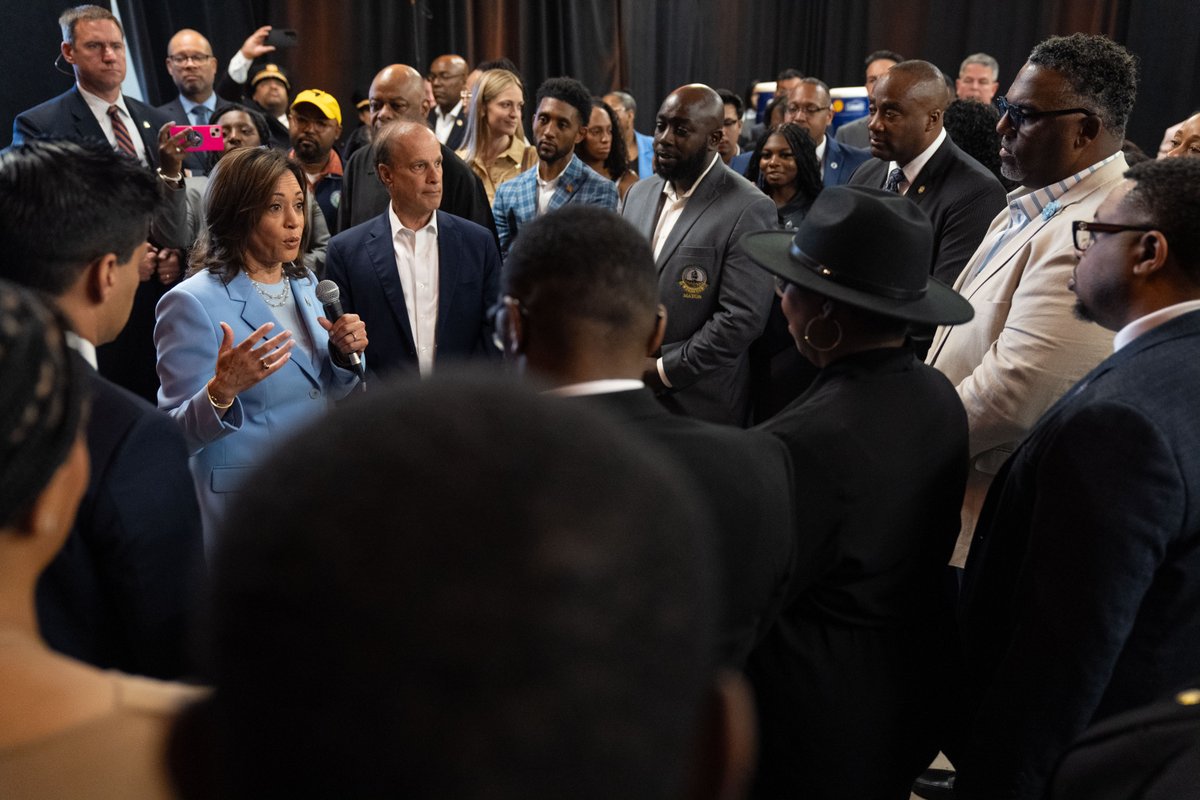 Kamala Harris tweet media