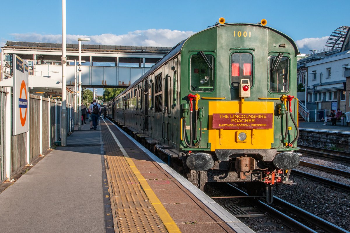 What a fantastic day we had with <a href="/HastingsDiesels/">Hastings Diesels Ltd</a> on board their lovely Hastings DEMU on the 'Lincolnshire Poacher' railtour from Kent and London to Skegness.
Thank you to the HDL team!
<a href="/RHummBooks/">Robert Humm & Co</a> <a href="/RPMarks/">rpmarks.bsky.social</a> <a href="/squarewheels_/">Richard Griffin 💙</a> <a href="/ChimeWhistle/">Chime Whistle Publishing</a>