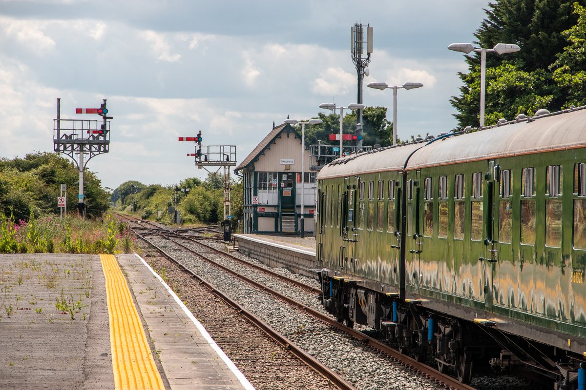 atlantean526's tweet photo. What a fantastic day we had with @HastingsDiesels on board their lovely Hastings DEMU on the 'Lincolnshire Poacher' railtour from Kent and London to Skegness.
Thank you to the HDL team!
@RHummBooks @RPMarks @squarewheels_ @ChimeWhistle https://t.co/ixsMjSPI8F