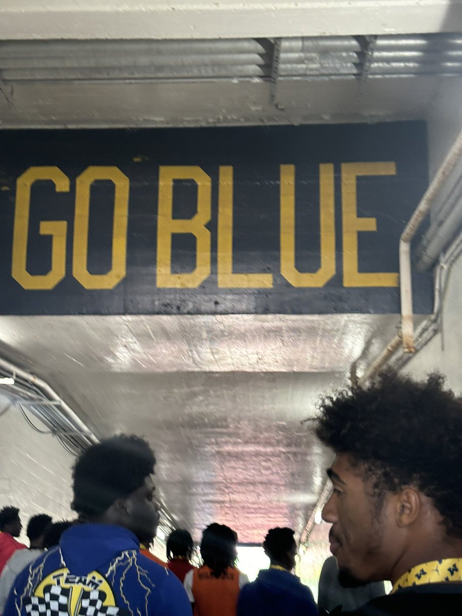Qualon Barr (@3ar1hquake) on Twitter photo Ty for having us this morning blessed to get to walk around and enjoy myself <a href="/UMichFootball/">Michigan Football</a> Ty for having us this morning blessed to get to walk around and enjoy myself <a href="/UMichFootball/">Michigan Football</a>