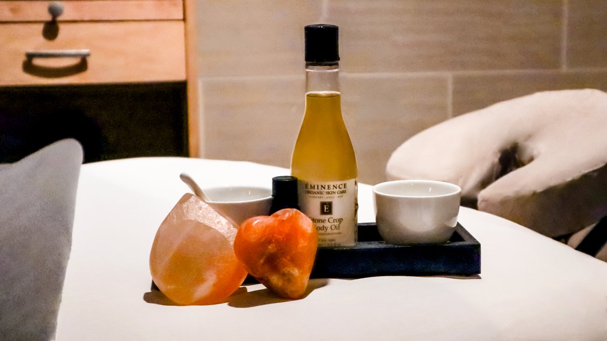 RWCatskills's tweet image. Pure relaxation is awaiting you at the Awana Spa during your staycation 🧖‍♀️

🤍 Book your stay &amp;amp; browse the spa menu at bit.ly/43xhhpq

#AwanaSpa #SpaPackage #Spa #Relax #Sauna #SteamRoom