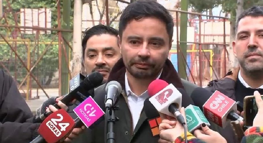 🔴 Rodolfo Cárter dice estar disponible para ser candidato presidencial. "No faltará el weon que vote por mi". Indicó el edil.
