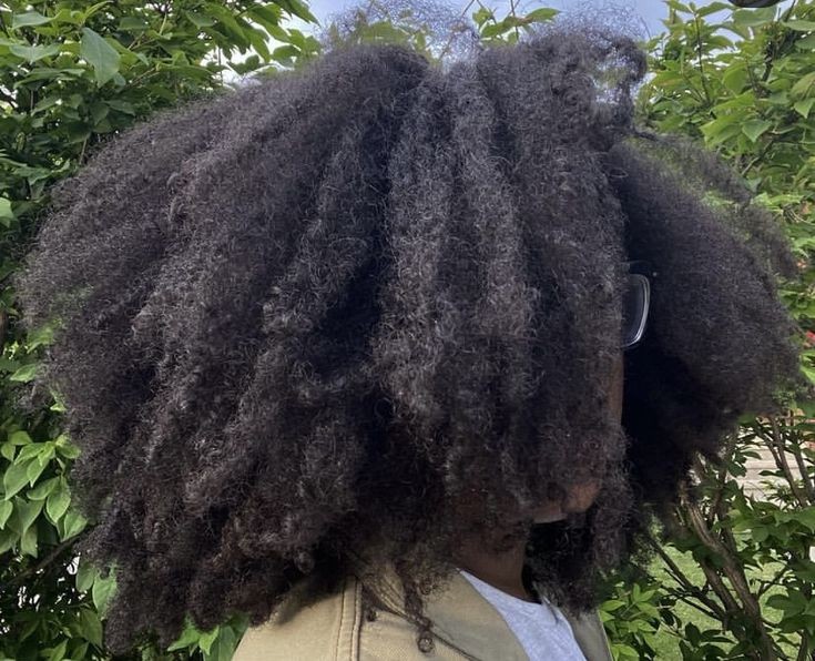 I can't wait until my 4c hair looks like this, so healthy, thick and long. 😩