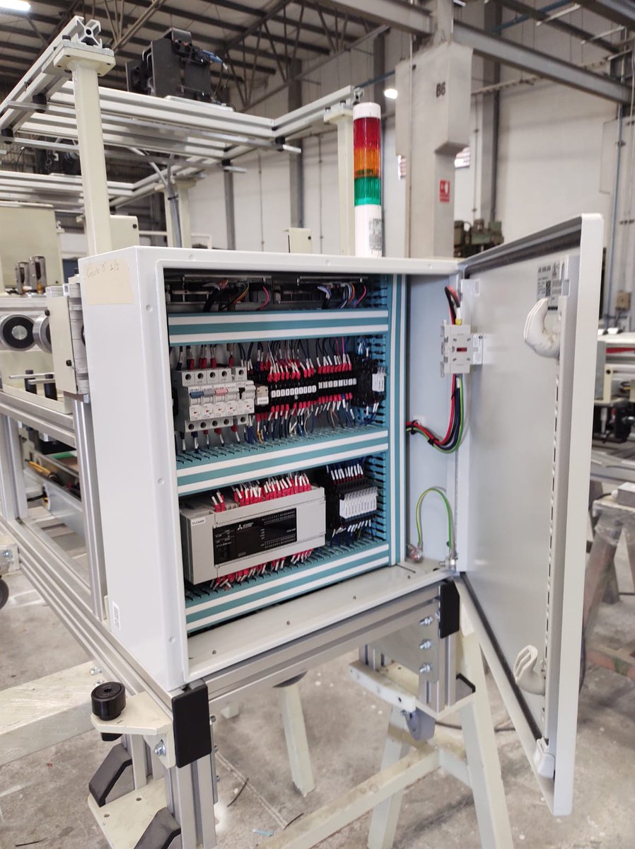 ✅ Los AGV son una pieza clave en la automatización industrial. Su capacidad para mejorar la eficiencia, seguridad y flexibilidad los convierte en una inversión estratégica para optimizar sus operaciones y prepararse para el futuro de la manufactura y la logística.

#Saltillo