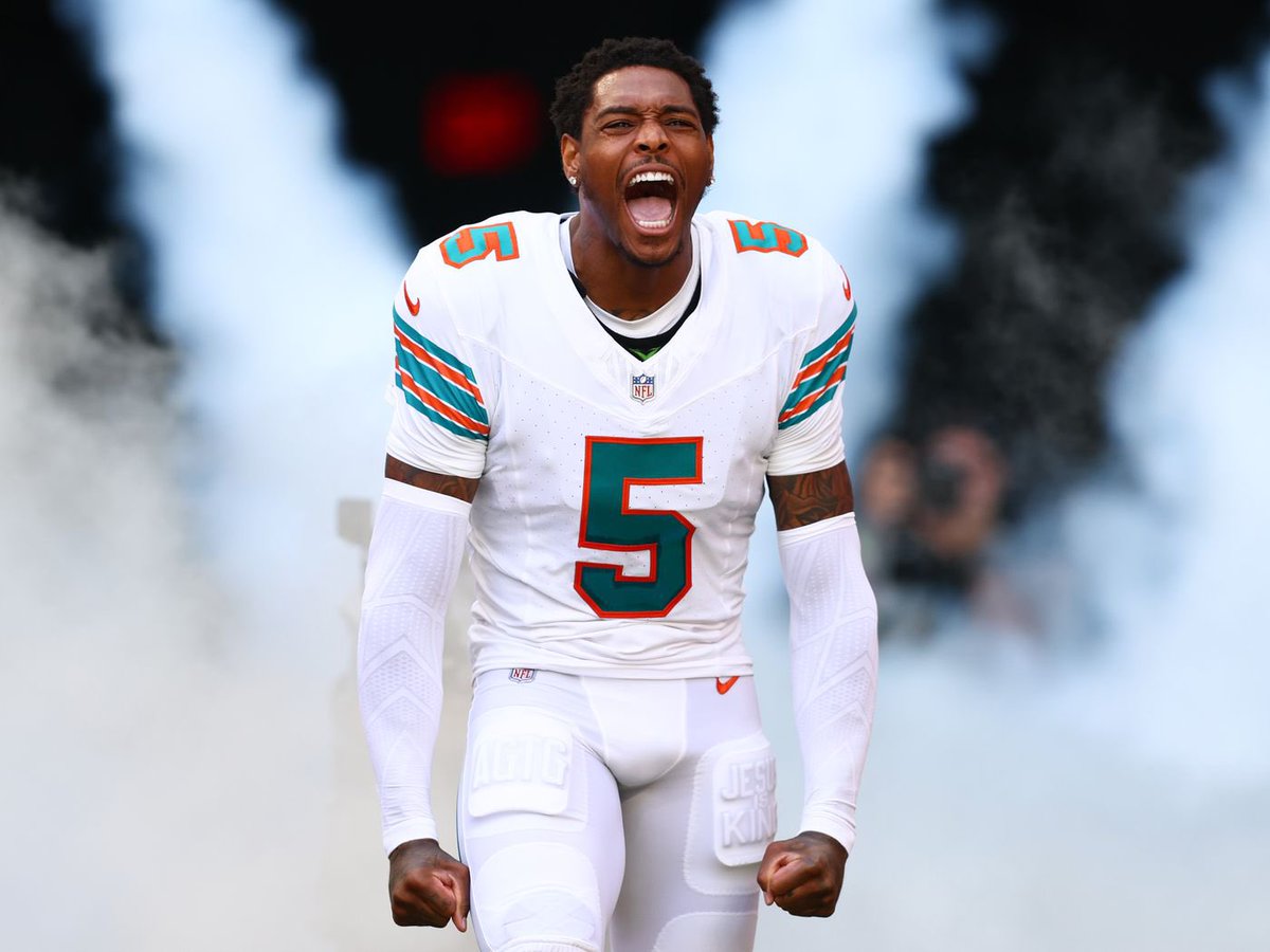 HALL OF FAMER: #Dolphins cornerback Jalen Ramsey is ALREADY a Hall of Famer at the age of 29

• Super Bowl champion 
• 3x First-team All-Pro 
• 7x Pro Bowler 
• All-Rookie Team
• 393 solo tackles
• 22 interceptions
• 97 defended passes in his career

<a href="/jalenramsey/">Jalen Ramsey</a> 🐐🐐🐐
