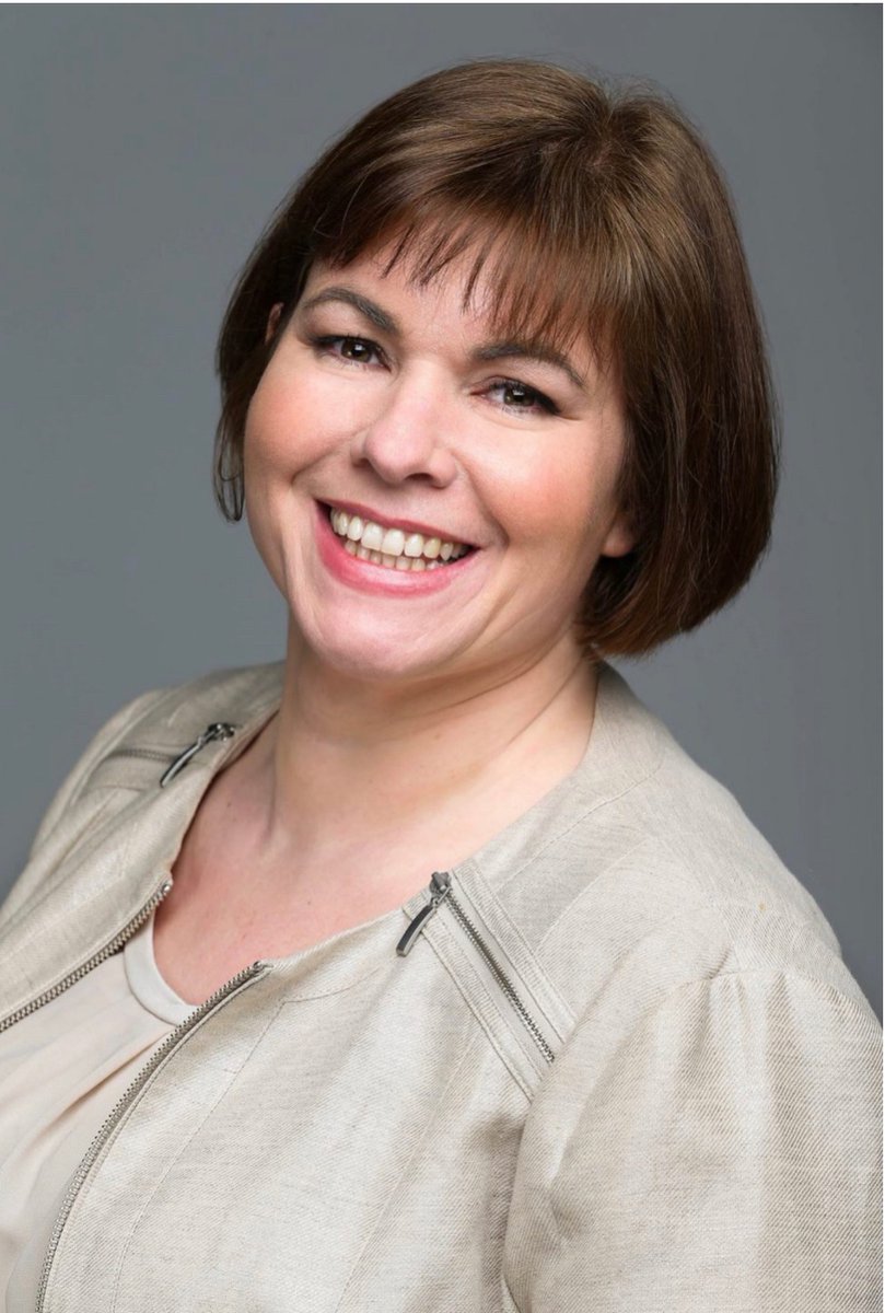 Rossa Ó Snodaigh (@rosnodaigh) on Twitter photo Irish political commentators really should know how to pronounce Fine Gael and Fianna Fáil even the Brits get it right.
Fine = Clann, tribe (prn - fin-eh)
Fianna = roving band of warriors (prn. fee-ana)
<a href="/alisonoconn/">Alison O'Connor</a> #alisonoconn
<a href="/fiannafailparty/">Fianna Fáil</a> #FiannaFáil
<a href="/FineGael/">Fine Gael</a> #FineGael Irish political commentators really should know how to pronounce Fine Gael and Fianna Fáil even the Brits get it right.
Fine = Clann, tribe (prn - fin-eh)
Fianna = roving band of warriors (prn. fee-ana)
<a href="/alisonoconn/">Alison O'Connor</a> #alisonoconn
<a href="/fiannafailparty/">Fianna Fáil</a> #FiannaFáil
<a href="/FineGael/">Fine Gael</a> #FineGael
