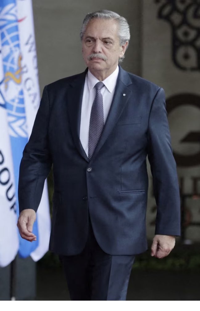 ReyGordos's tweet photo. Este señor destruyó al Kirchnerismo, se fue a Europa y ganó la Derecha en la mayoría de elecciones,

Estamos ante un procer.

Billete de 100mil con la cara de Alberto https://t.co/BYaw7HvU6a