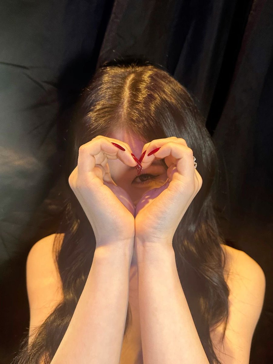 chaeriana tweet media