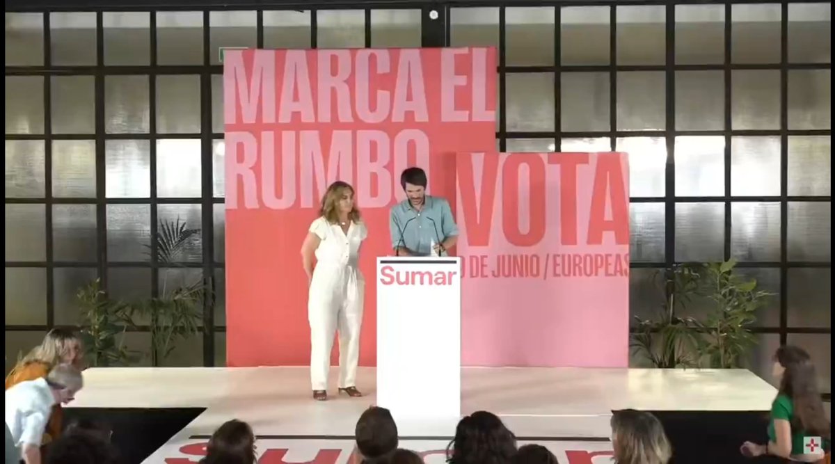 Javi_R13's tweet image. A ver, claramente es que no había sitio en el escenario. 

No podían subir más 🤣🤣🤣