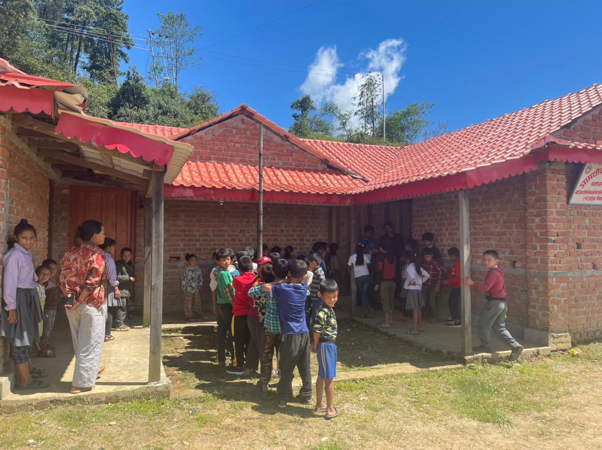 kedarstha's tweet image. बिन्द्रेको खोजी गर्ने हाम्रो क्याम्प अजब थियो । मेरा सम्झनाहरु नितान्त मेरा सम्पत्ति हुन् तर A Road to a Village गाँउ आएको बाटो बाट धेरथोर साझा गरेको छु है । 

#featurefilm #castingdirector #withhim #PrasanRai 

@ Aamchok Rural Municipality Bhojpur District