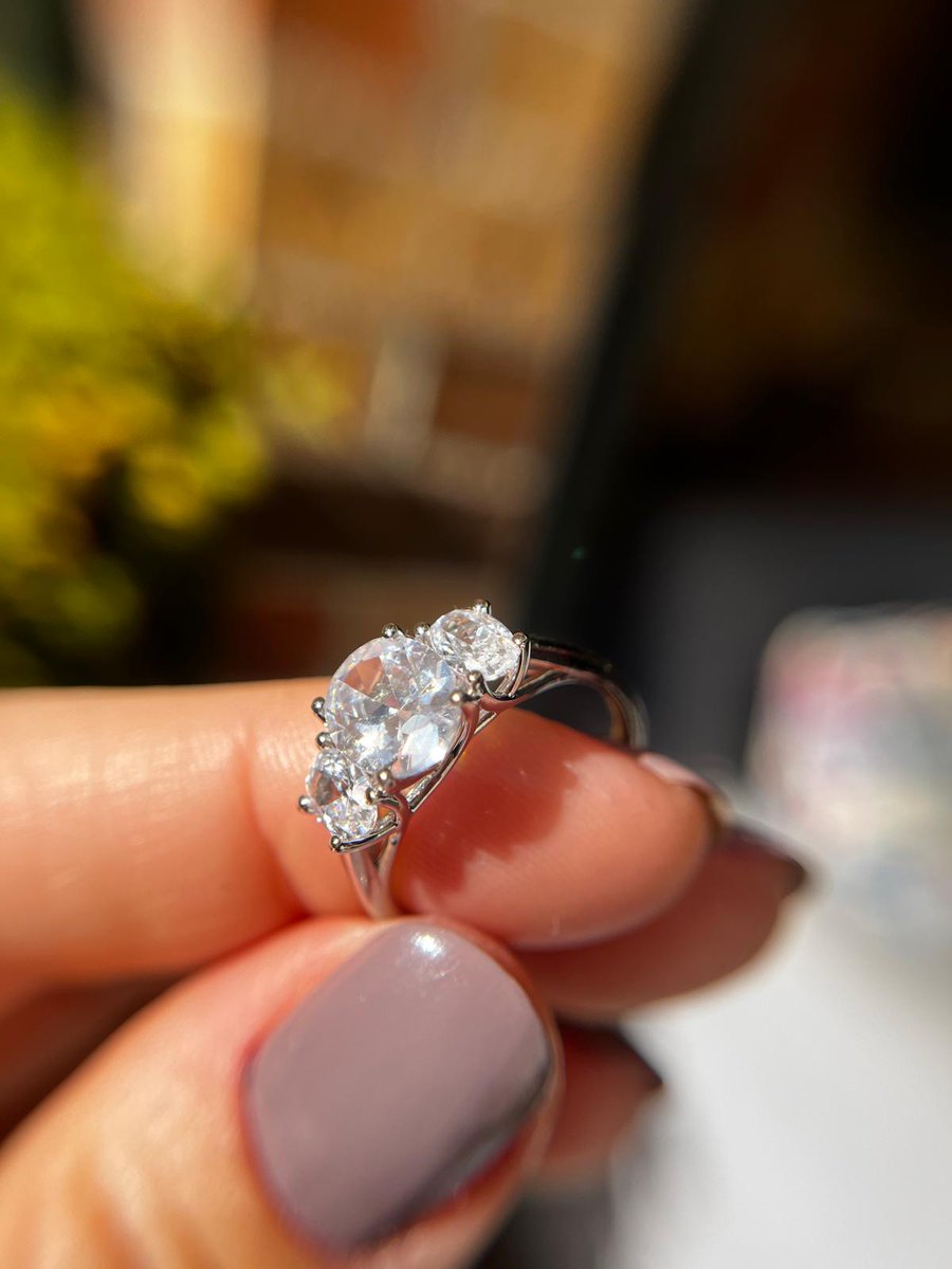 aida_diamonds's tweet photo. ✨ Make her heart skip a beat with our stunning 18K #WhiteGold Leah Oval Trilogy Engagement Ring featuring exquisite lab-grown diamonds. 💍✨ Elevate your #LoveStory with timeless elegance.

#engagementring #diamondrings #trilogyring #threestonering #3stonering #whitegoldring https://t.co/I2f11bTUPS