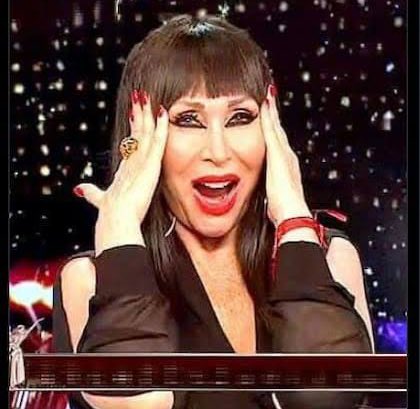 RicLaTorreZ's tweet photo. YA BASTA CON LOS CORTES COMERCIALES EN EL MISS PERÚ! Estoy haaaaarto. Ya me sé de memoria lo del grifo Ava hasta lo de la iglesia que le dio hostias a las misses. En serio BASTA JESSICA, BASTAAAA! https://t.co/k8uDBV0oaA