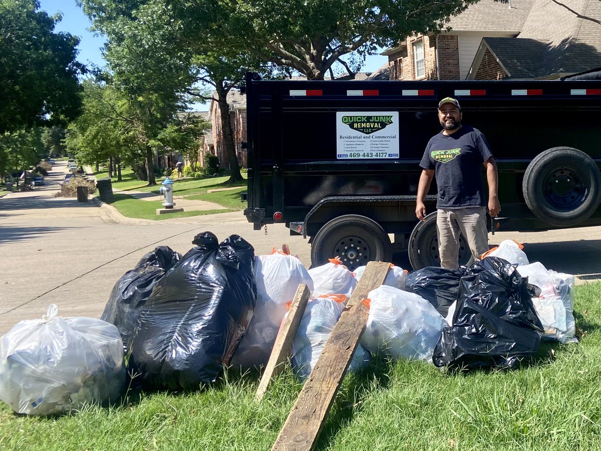 We are so very grateful for everyone who answered our call for help and picked up all the litter at the Connemara bridge this weekend.  Special thanks to Daniel with @quickjunkremoval for all your help!  #keepallenbeautiful #keepplanobeautiful