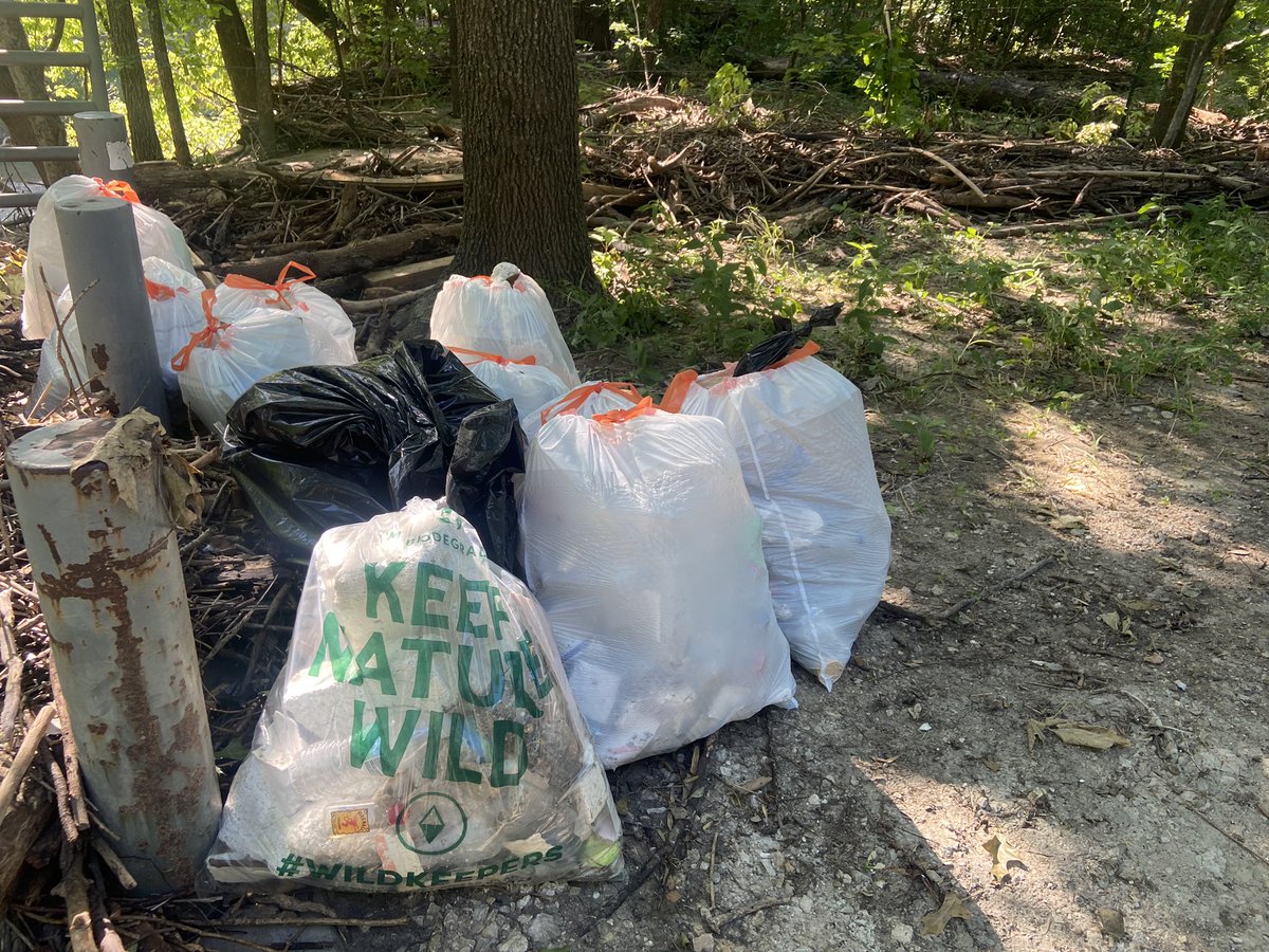 Connemara_Allen's tweet photo. We are so very grateful for everyone who answered our call for help and picked up all the litter at the Connemara bridge this weekend.  Special thanks to Daniel with @quickjunkremoval for all your help!  #keepallenbeautiful #keepplanobeautiful https://t.co/I5WKxkZrKb