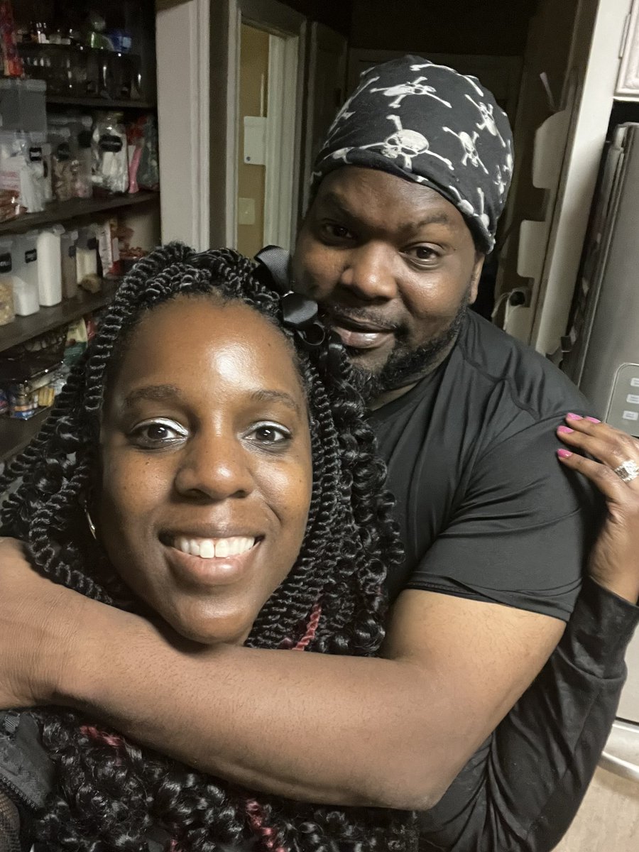 MsSmall2016's tweet image. Wheels down ✈️~ Bye ✌🏾 LA @CahnFellowship trip! Back home in ATL, hubby right on time ❤️. Had to thank flight attendant for going the extra mile. Saw @MorrisBrandonES parent 🐝 at airport near midnight! ❤️@jbland100 @wardellhunterED #Transformative21 @apsupdate @Retha_Woolfolk