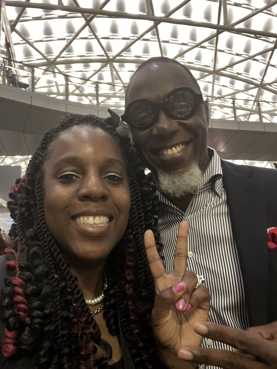 MsSmall2016's tweet image. Wheels down ✈️~ Bye ✌🏾 LA @CahnFellowship trip! Back home in ATL, hubby right on time ❤️. Had to thank flight attendant for going the extra mile. Saw @MorrisBrandonES parent 🐝 at airport near midnight! ❤️@jbland100 @wardellhunterED #Transformative21 @apsupdate @Retha_Woolfolk