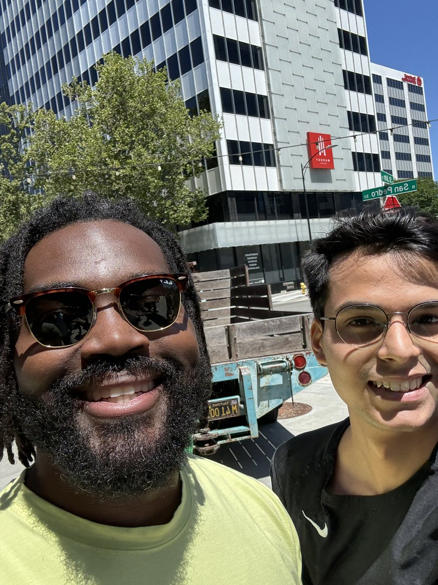 PrabaljitW's tweet image. It’s like twitter profiles came to life! 
Even better chatting with these awesome iOS Devs in person🙌🏻🙂