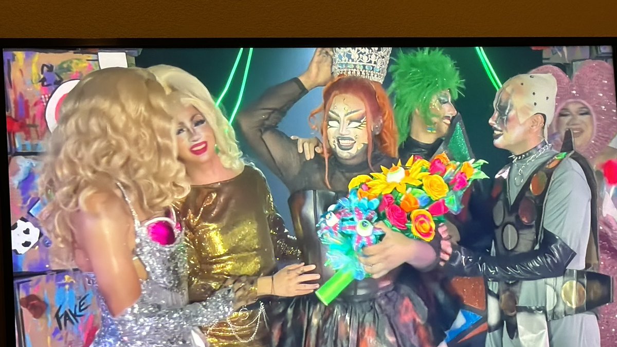 HouseOfDragas's tweet photo. Felicidades a @SoyAlonsoArauzz por ser la ganadora de la primera generación de ACARTONADA 🔥
#acartonada #acartonadaeldesafio https://t.co/sQOu4m8uuN