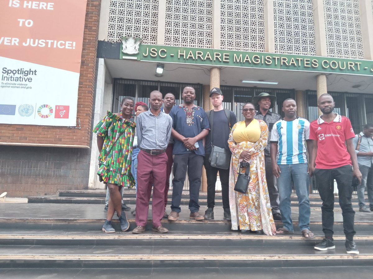 Masiyiwa7's tweet photo. Solidarity has kept #ARTUZ16 going. Its 32nd court appearance today @RottenRow 8:00am ,30 months on bail, its a prison time on its own.This is an attack to the right to protest a Unirvesally recognised human right.@ARTUZ_teachers We demand a living Wage of $1260 https://t.co/l75EJvXn6e