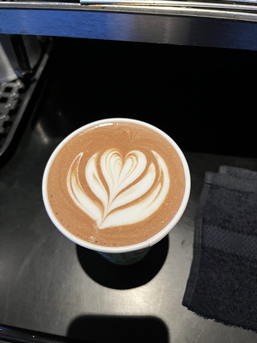 xAlaskaV's tweet photo. i did a latte art. rate from 1-10 🌸 https://t.co/zgdomNJsXo
