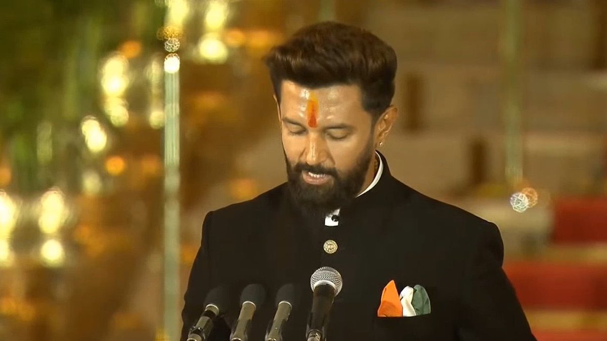 princerajpaswan's tweet photo. माननीय प्रधानमंत्री श्रद्धेय @narendramodi जी के तीसरे कार्यकाल में हमारे ज्येष्ठ भाई एवं लोजपा(आर) के राष्ट्रीय अध्यक्ष, हाजीपुर लोकसभा से सांसद आदरणीय @iChiragPaswan जी को कैबिनेट मंत्री बनाए जाने पर हार्दिक बधाई एवं उज्ज्वल भविष्य की अनंत शुभकामनाएं!! https://t.co/0CJ3QihC7E