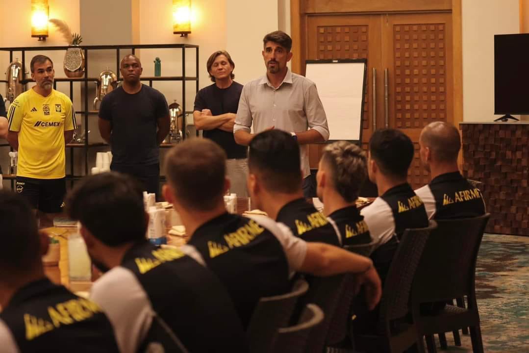 Pellomaldonado's tweet photo. No lo puedo negar! Confieso que a Robert Dante Siboldi lo extrañaré! Qué Dios lo cuide, que le lleguen más éxitos y que ojalá un día pueda volver a esta que siempre será su casa. Aquí no se olvidará nunca todo lo que hizo! Sobre Paunović deseo de corazón que por el bien de los colores más pasionales del país le vaya muy bien. 

Señoras y señores: Arranca la era del ‘Serbian Komandant’ con Tigres!