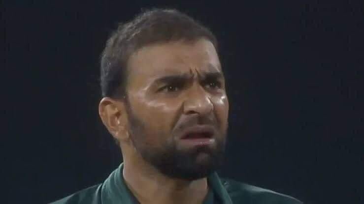 HaAdiAns's tweet photo. Is b*dk ko pehly team se nikalo 
#PakVsIndia https://t.co/hrbJDJFQIn