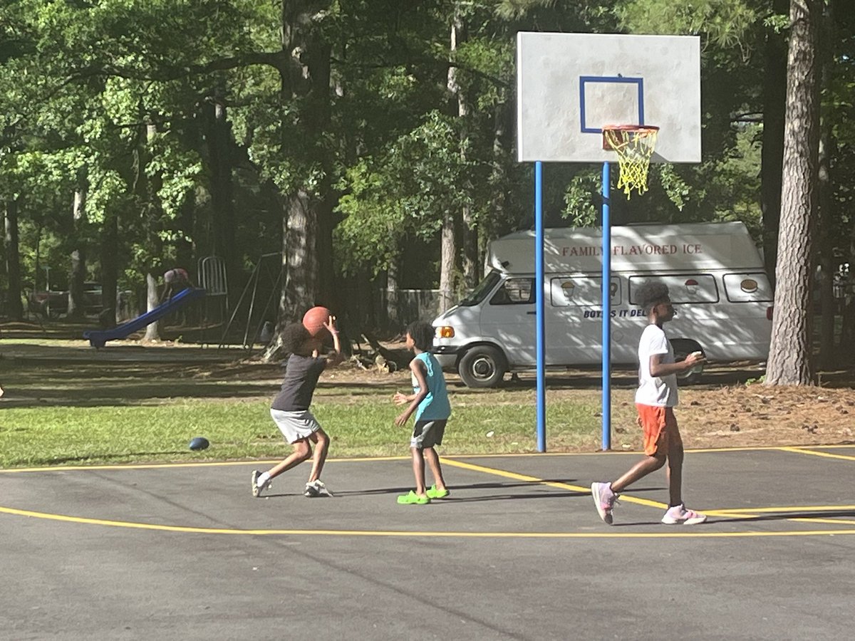 Pierce4NCHouse's tweet photo. Congratulations to my fraternity brother Antonio T. Squire & his friends for organizing Saturday’s Block Party/Community Day in his hometown of Garysburg! It was beautiful! Like Bro. Squire said, “GOD DID IT!”
#Garysburg #CommunityEvent #blockparty #northamptoncounty #NC27 https://t.co/99V5Gchq1t