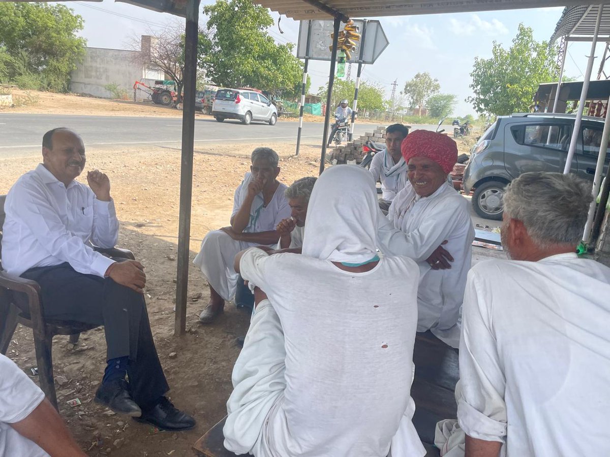 kcmeenainc's tweet photo. देवली उनियारा विधानसभा क्षेत्र में जन संपर्क के दौरान वरिष्ट जनों से देवली उनियारा में आगामी विधानसभा चुनाव के संदर्भ में चर्चा हुईं।
#Devali #uniara #tonk #rajasthan https://t.co/7AsHdQfLbK