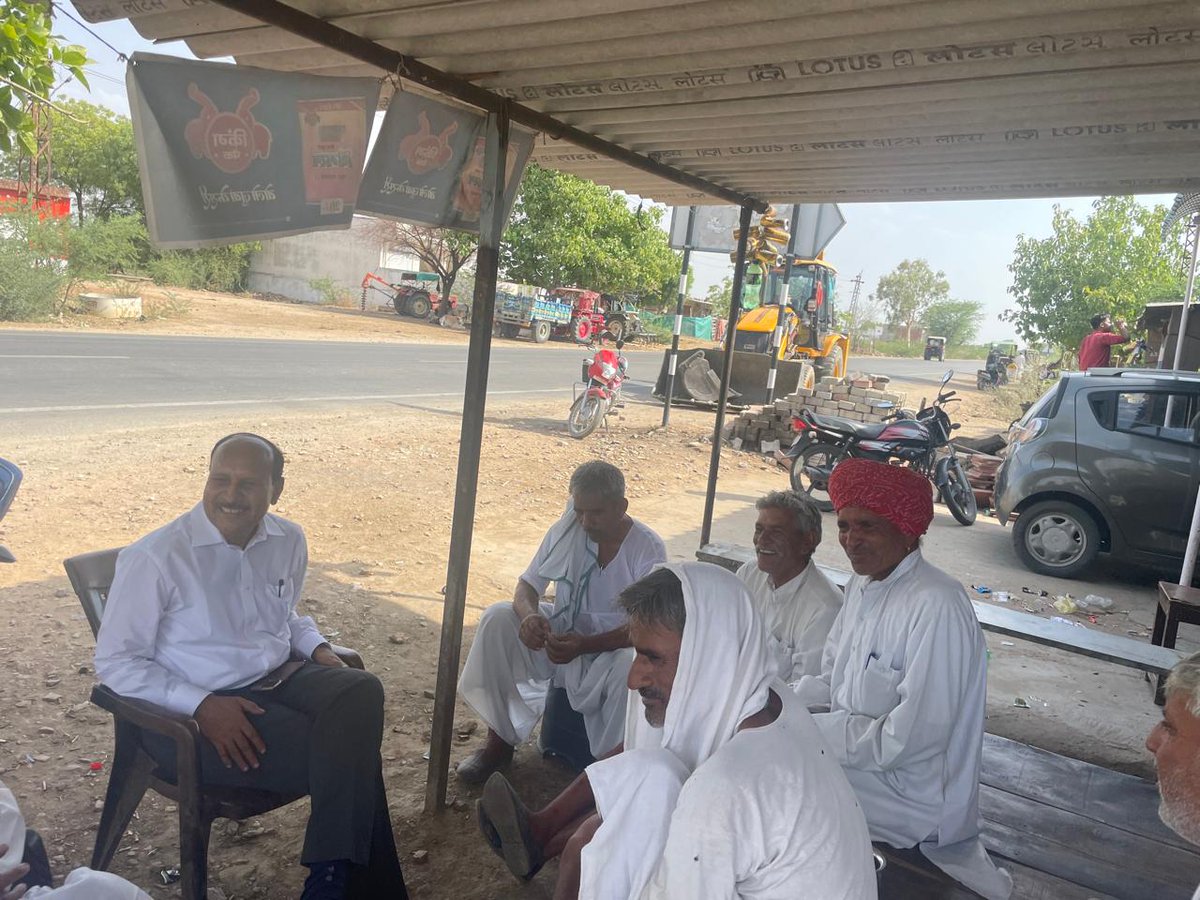 kcmeenainc's tweet photo. देवली उनियारा विधानसभा क्षेत्र में जन संपर्क के दौरान वरिष्ट जनों से देवली उनियारा में आगामी विधानसभा चुनाव के संदर्भ में चर्चा हुईं।
#Devali #uniara #tonk #rajasthan https://t.co/7AsHdQfLbK