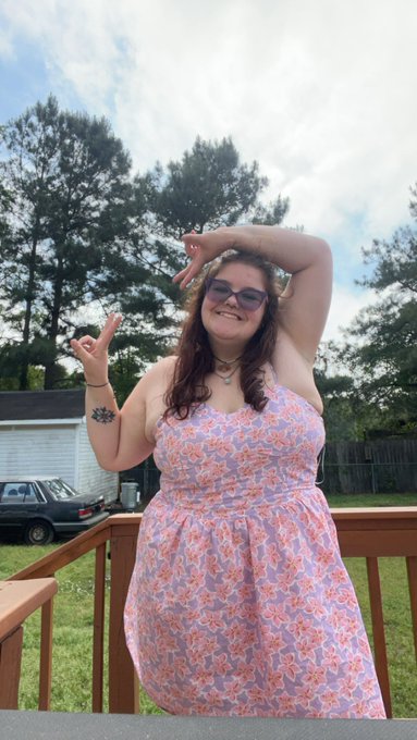 I adore sundress season https://t.co/h9bSjX2vpj<a href="/tag/mvsales"class="tags"><span>&#35;mvsales</span></a>