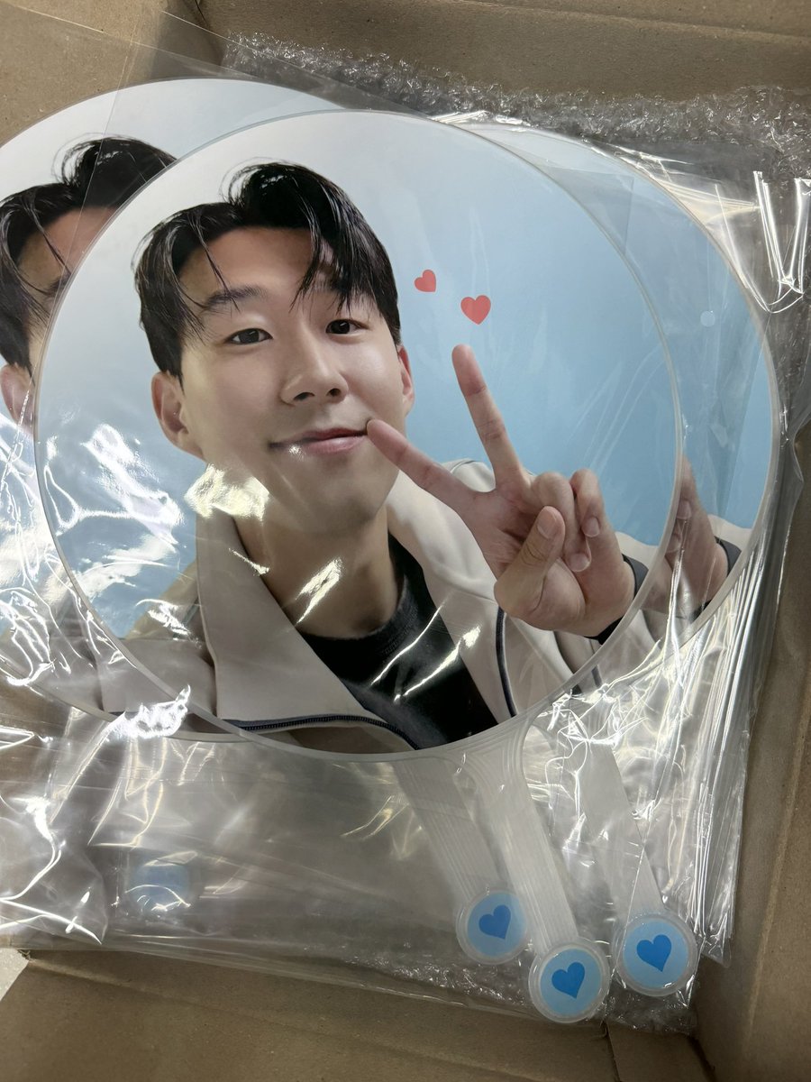 eksl98's tweet photo. 부채가 왔어요!! 생각보다 너무 커��� 당황 .. 이쁘군뇨🩷 https://t.co/Vh60eKUBBm