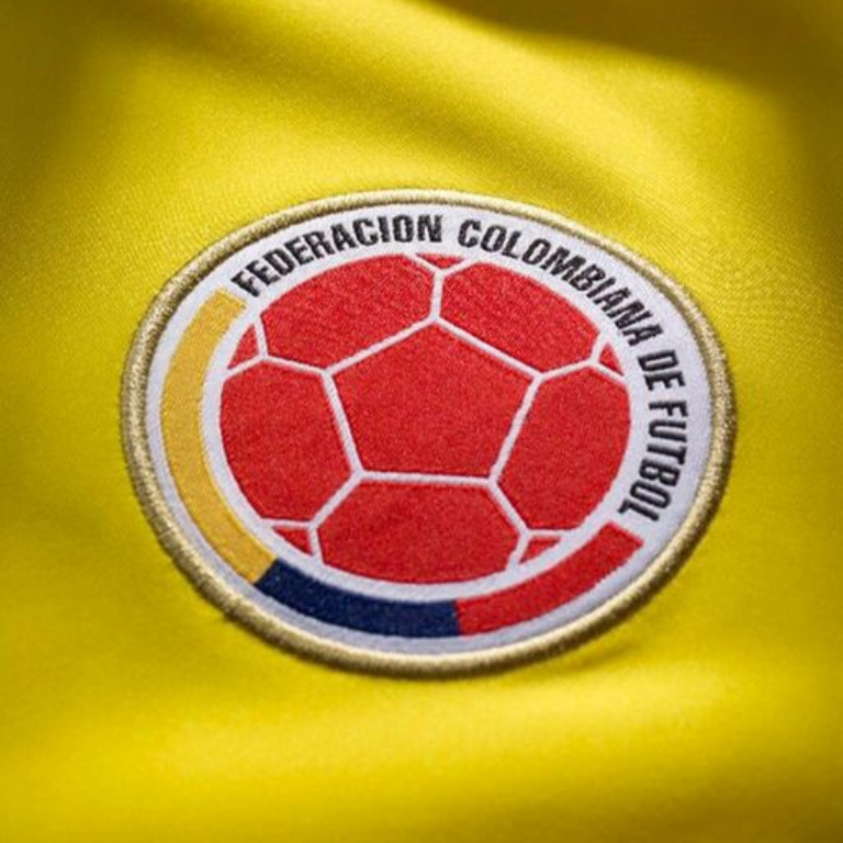 InvictosSomos's tweet image. MENCIONA al mejor futbolista colombiano que has visto en toda tu vida.