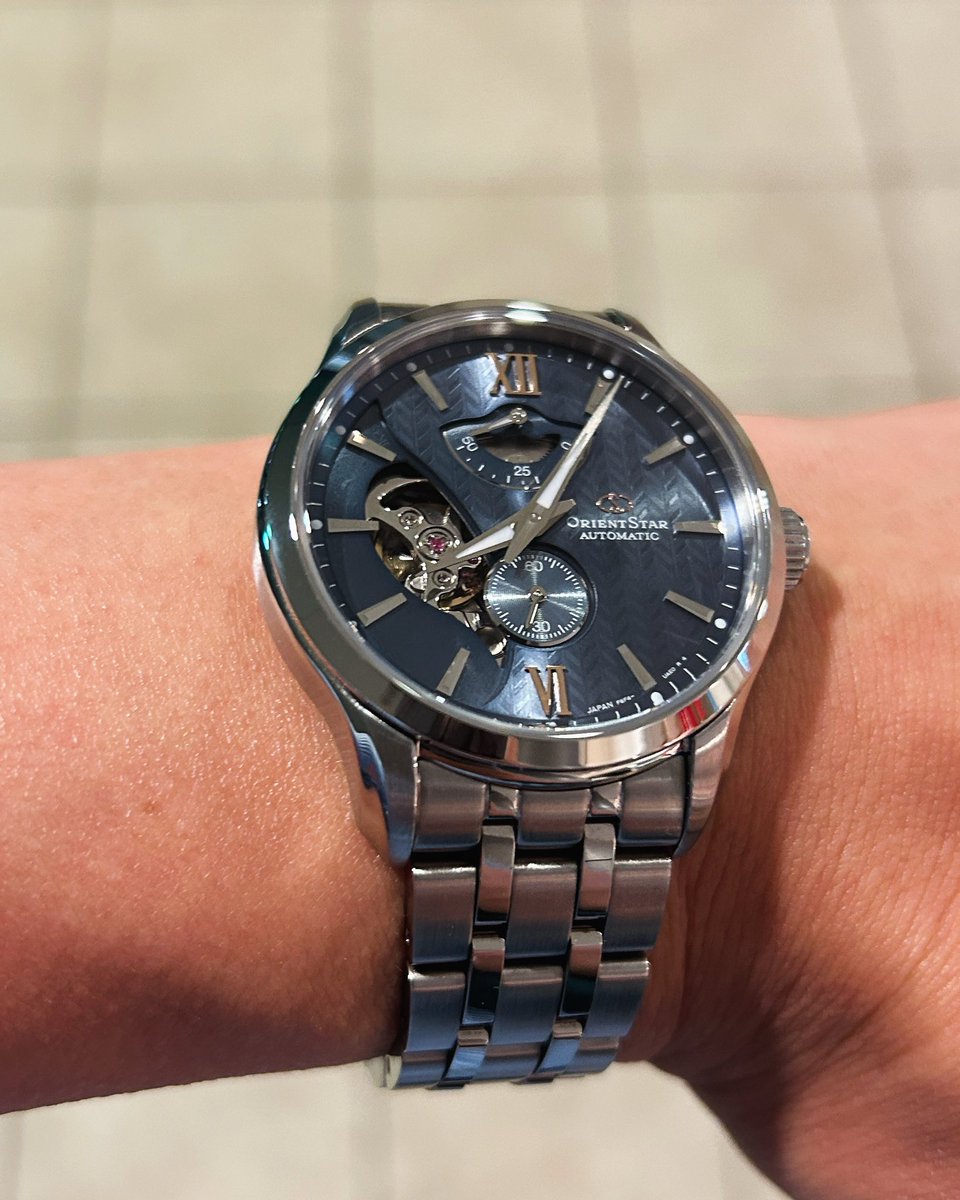 JoeY_underhill1's tweet photo. 相変わらず上手く撮れない…
今回はこちらレイヤードスケルトンとマスターコントロールの2本で出張に来ています。
#オリエントスター
#orientwatches
#orientstar
#腕時計好きな人と繋がりたい https://t.co/LaGprQz0CT