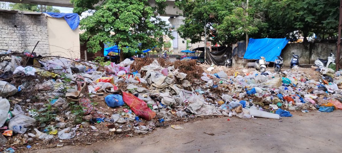 NeelimaEaty's tweet photo. Erragadda Rythu Bazaar grapples with trash woes
https://t.co/lv14J6WFJ8
#Erragadda #Rythubazaar #dumpingspot #trashwoes
@Rusty_2001
Follow @Hyderabad_Mail for more updates https://t.co/DMN9TNv0dd