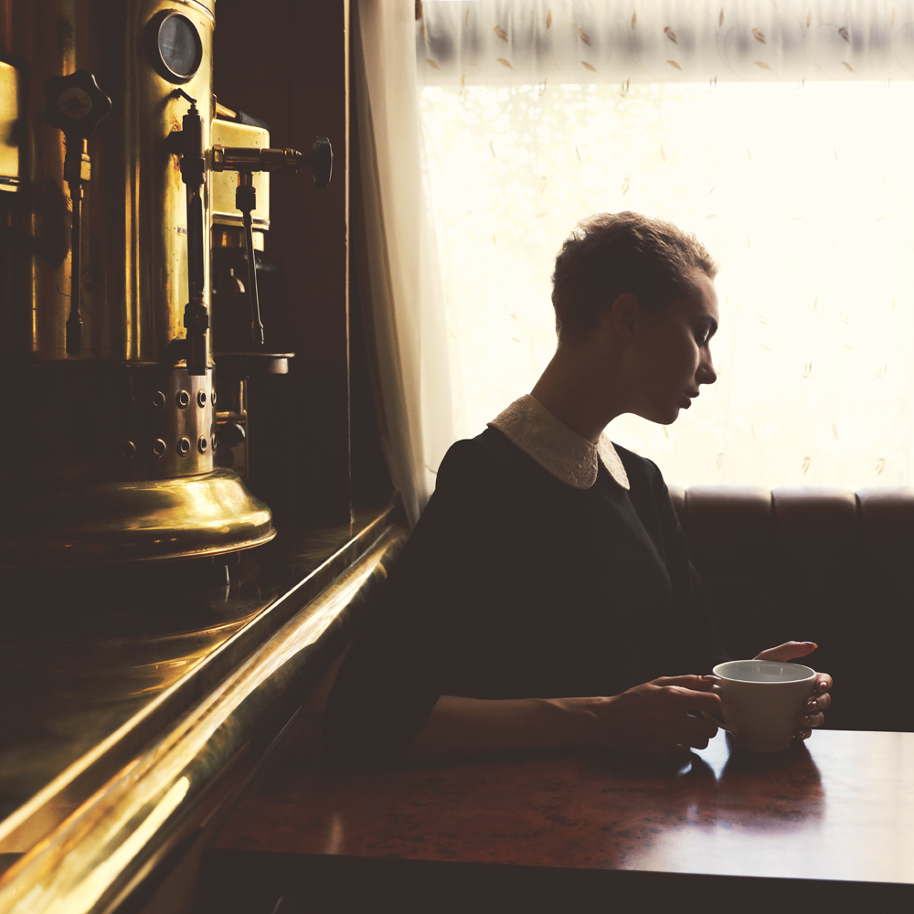 artlimitednet's tweet image. Single espresso by Maria Frodl
#backlit #woman #coffee #color #photographylover #machine #colours #visiblewomen #canon #photography #people #espresso #colour #window #photographyaddict #female @canonusaimaging #digital artlimited.net/20097/art/phot…