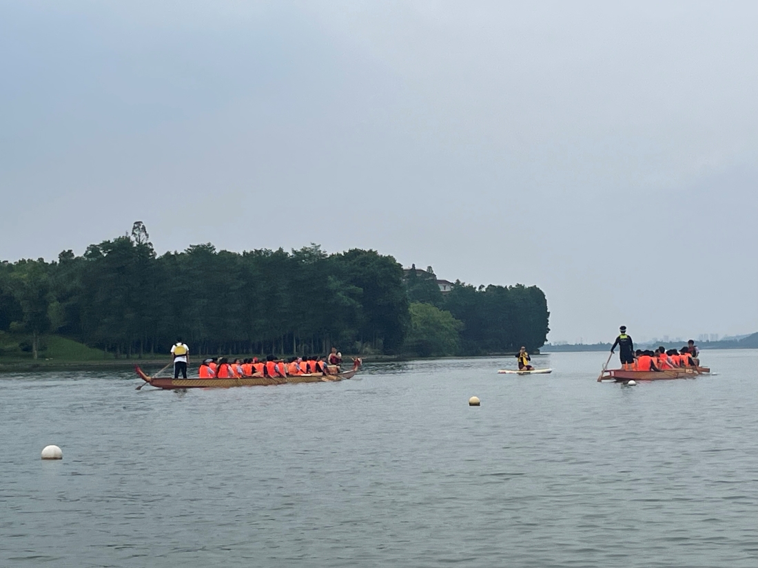 WHU_1893's tweet photo. 🛶🚣Join international students at #WuhanUniversity as they celebrate the upcoming Dragon Boat Festival with an exciting race. Happy Dragon Boat Festival to all🎉! @YourChinaStudy
#StudyatWHU #DragonBoatFestival #duanwufestival #zongzi https://t.co/xNbLEDFQKJ