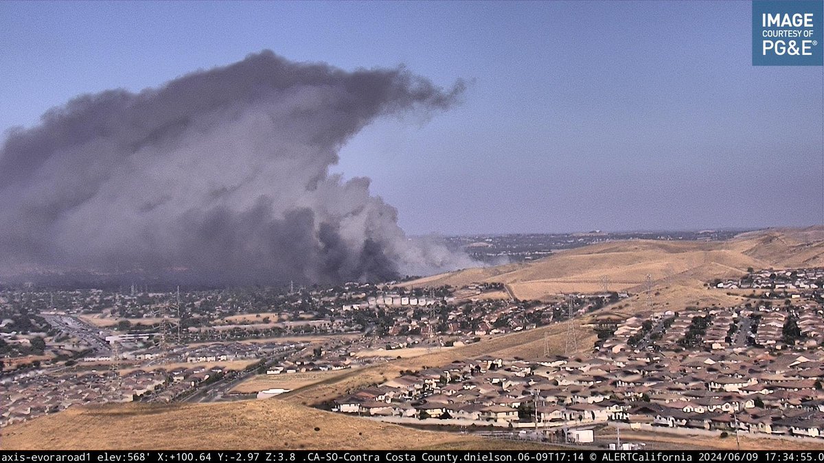 engineco16's tweet photo. Whoa! #Pittsburg #NorCal https://t.co/JrpnFN9Z4H
