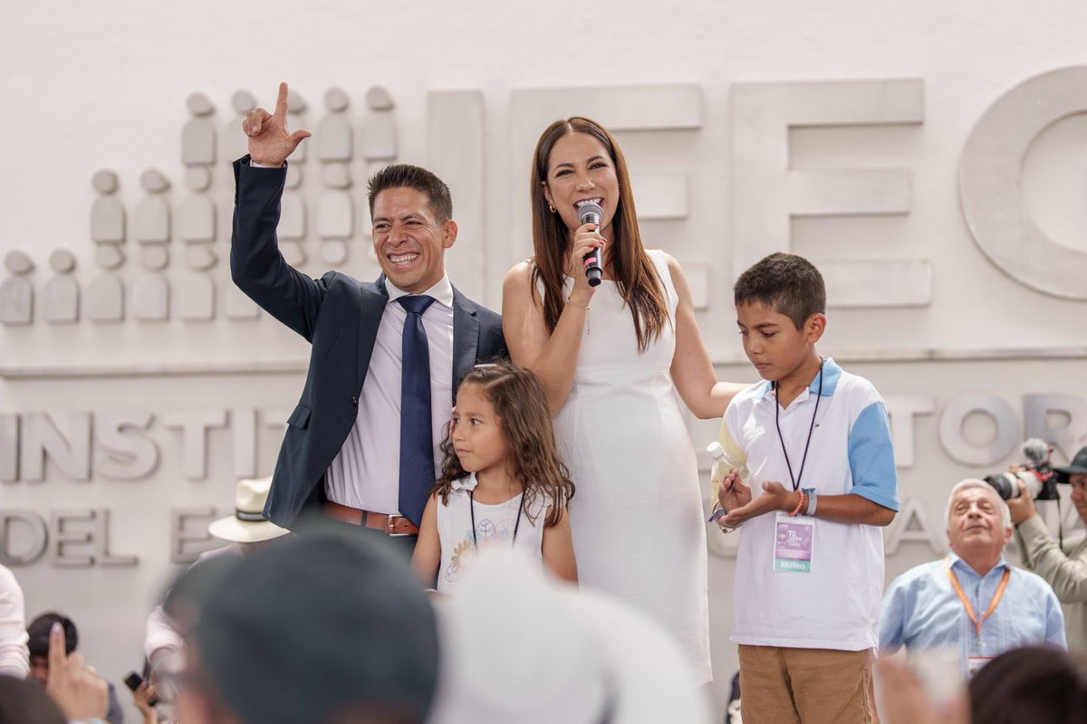 ¡Estoy tan feliz de poder vivir este momento!  Seré Gobernadora del estado de mis amores, gracias a mi gente. 

Con la entrega de esta Constancia me comprometo con todas mis fuerzas a hacer un gobierno cercano, sensible, que trabaje para todas y todos, y que traiga los mejores