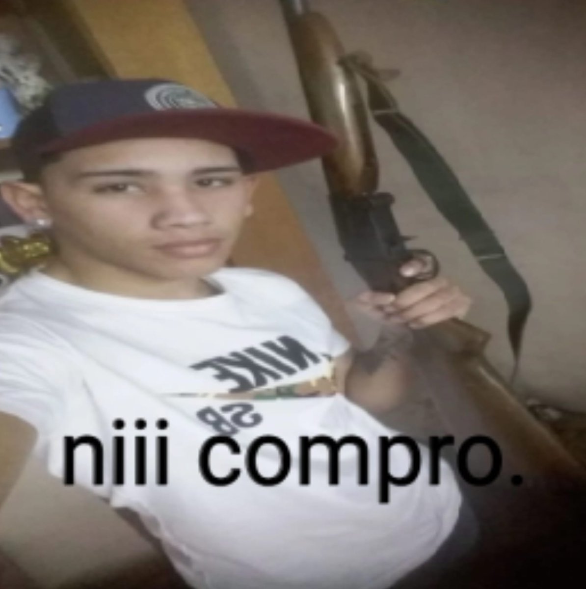 tanto tardas en responderme los msj??