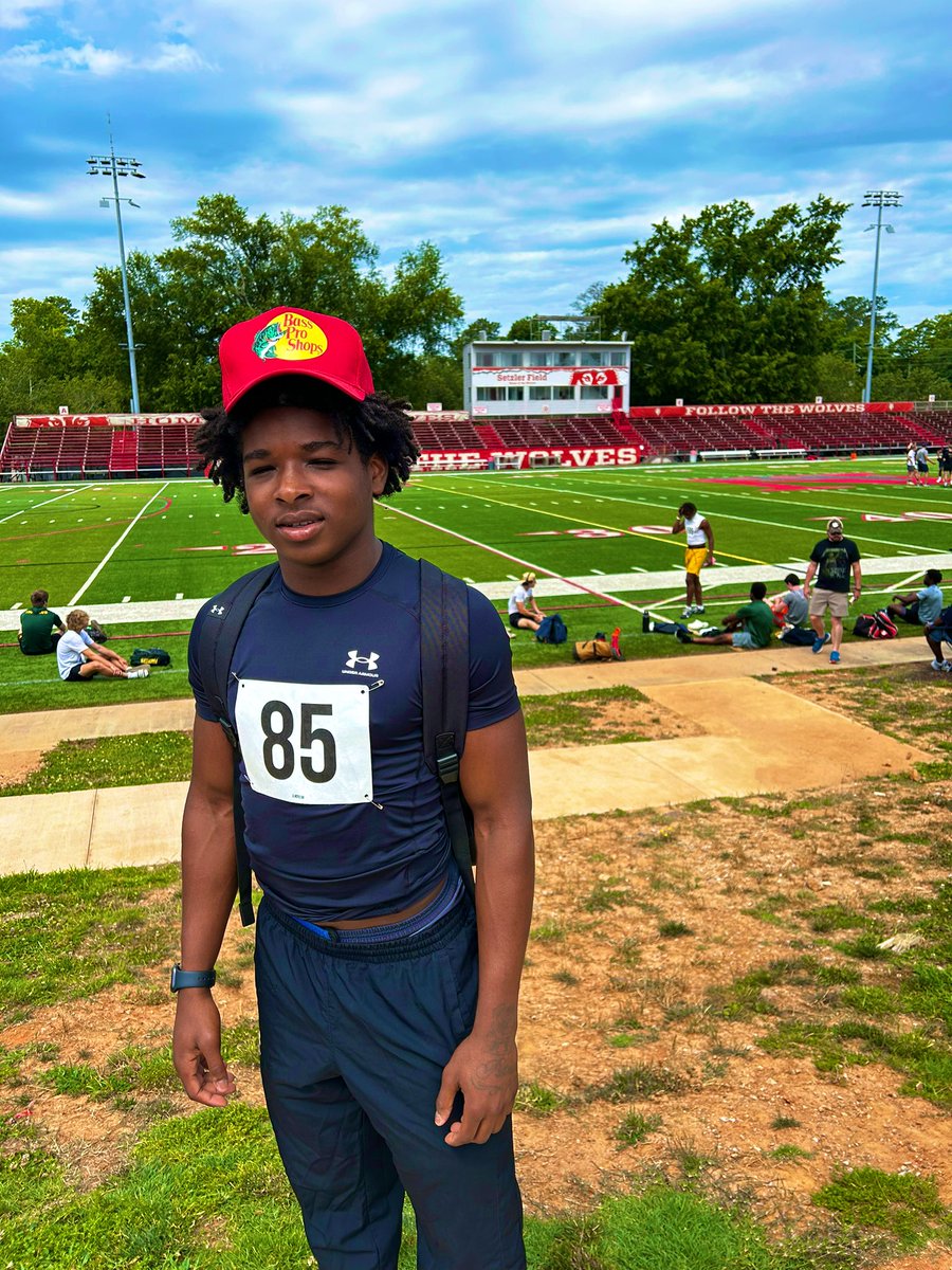 Francislloydd3's tweet photo. Thankful for the opportunity to compete at the Junior Day Football Camp at Newberry College. @DennieMcDaniel @SHSKnightsFB @DekeHerrin @Coach_Lampkin @CoachGenoWR @CoachBThomson @CoachDup__ @JordanTodman https://t.co/zAD0QGvDMX