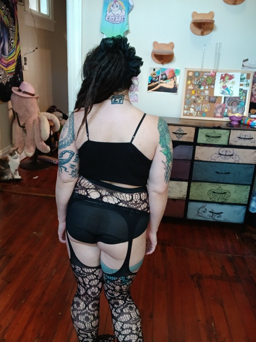 annskyofficial's tweet photo. All black slays.

#onlyfans #horny #customcontent #erotic #dreadlocks #hairypussy #allnatural #unshaven #goth https://t.co/aw5PEKkg4n