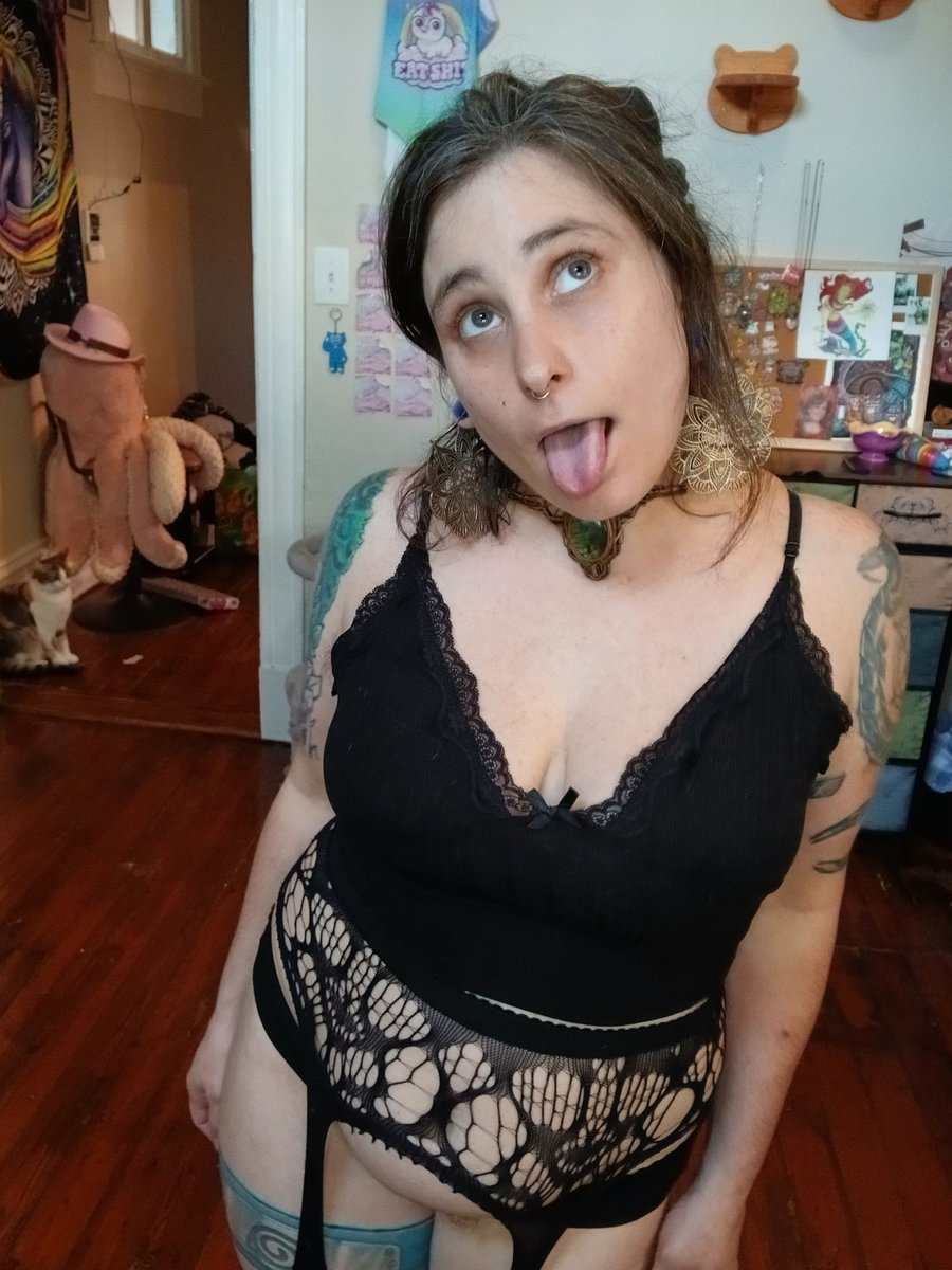annskyofficial's tweet photo. All black slays.

#onlyfans #horny #customcontent #erotic #dreadlocks #hairypussy #allnatural #unshaven #goth https://t.co/aw5PEKkg4n
