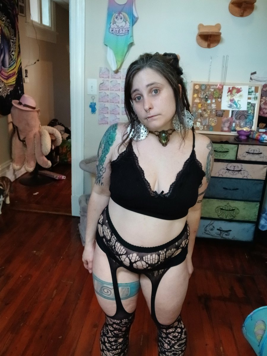 annskyofficial's tweet photo. All black slays.

#onlyfans #horny #customcontent #erotic #dreadlocks #hairypussy #allnatural #unshaven #goth https://t.co/aw5PEKkg4n