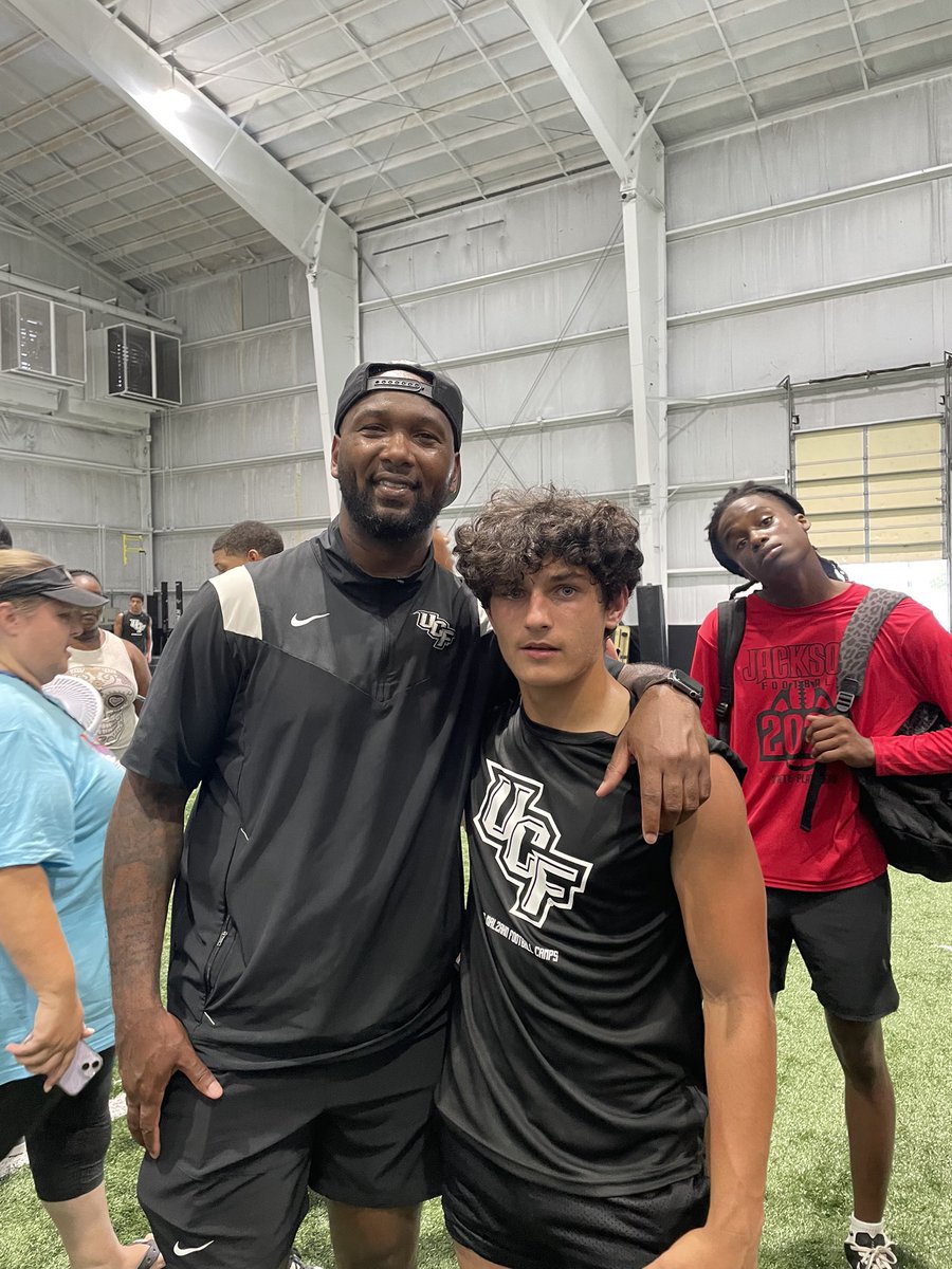 William_jingo5's tweet photo. Had a great camp today @UCF_Football had great reps and got to talk to @TrovonReed @CoachWilliams_7 @coachgates_fb @larryblustein @OcalaPreps @CoachSancho1 @Zone6_NSP https://t.co/SGDrQVS06a